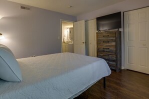 公寓 (1 Bedroom) | 1 間睡房、熨斗/熨衫板、床單