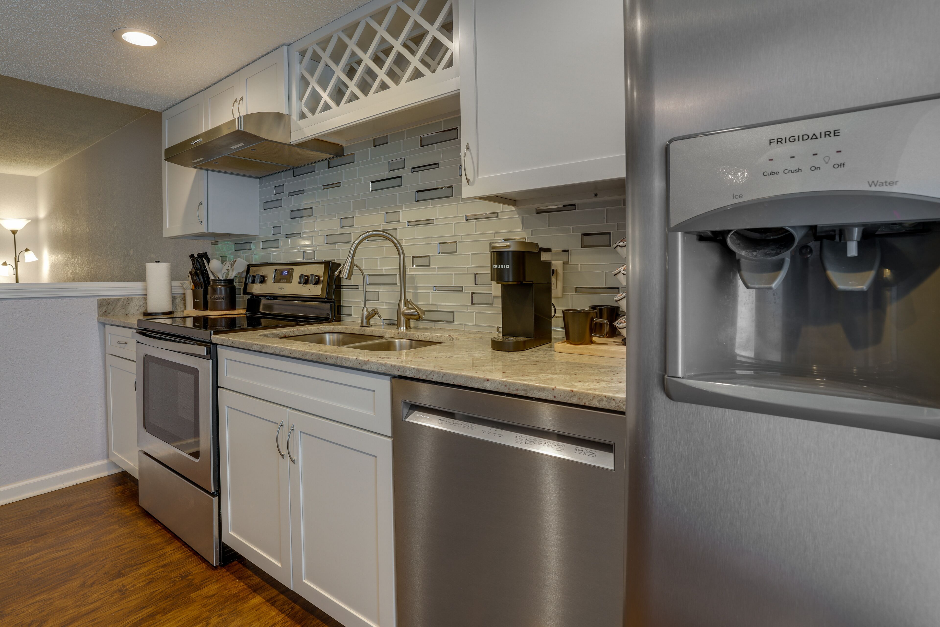 Apartment (1 Bedroom) | Private kitchen | Microwave, oven, stovetop, dishwasher