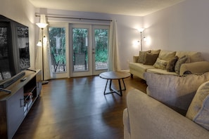 Apartment (1 Bedroom) | Wohnbereich