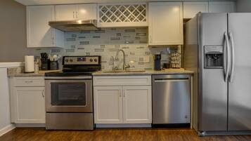 Apartment (1 Bedroom) | Private kitchen | Microwave, oven, stovetop, dishwasher
