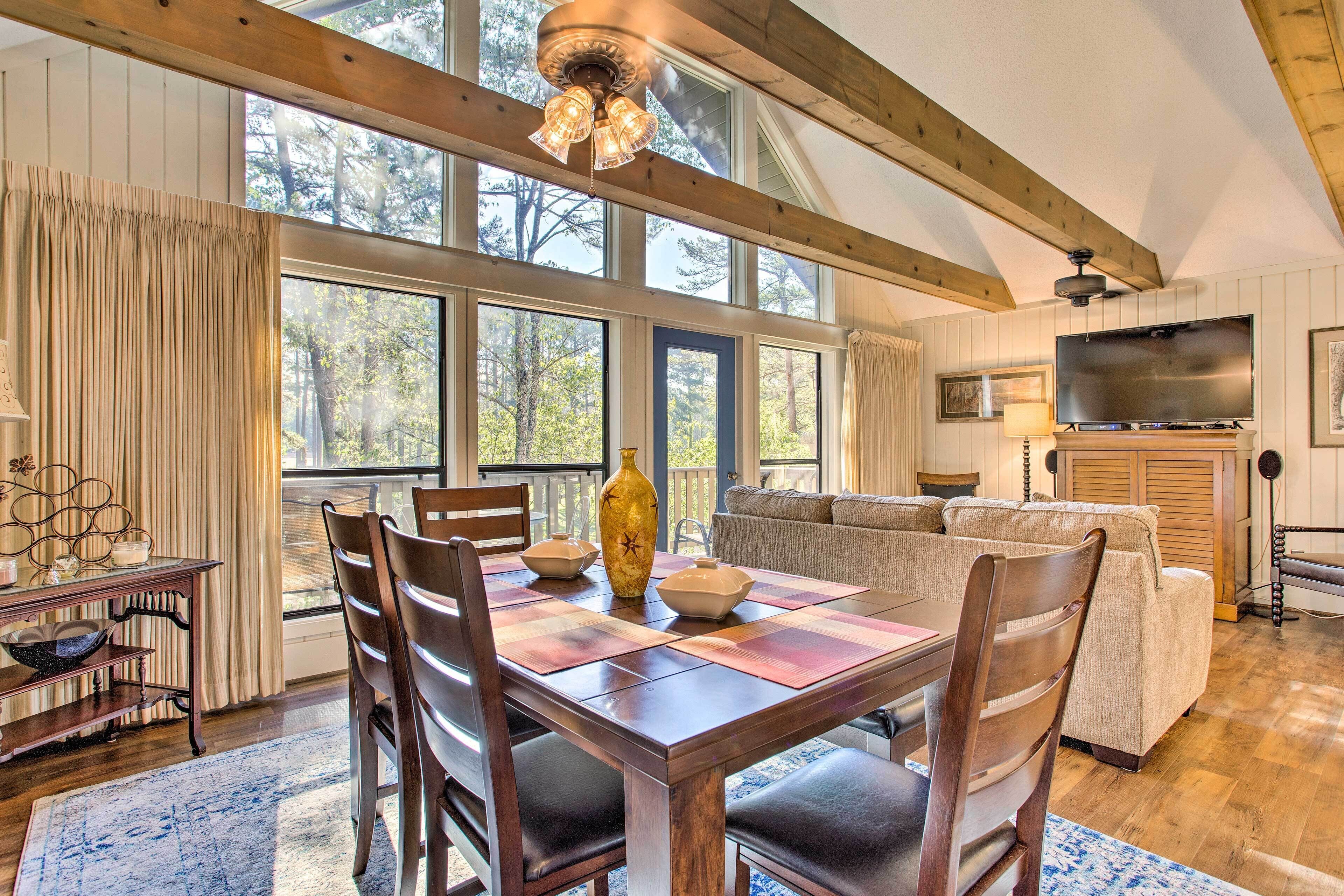 Keowee Keys Home w/ Mountains View & Lake Access!