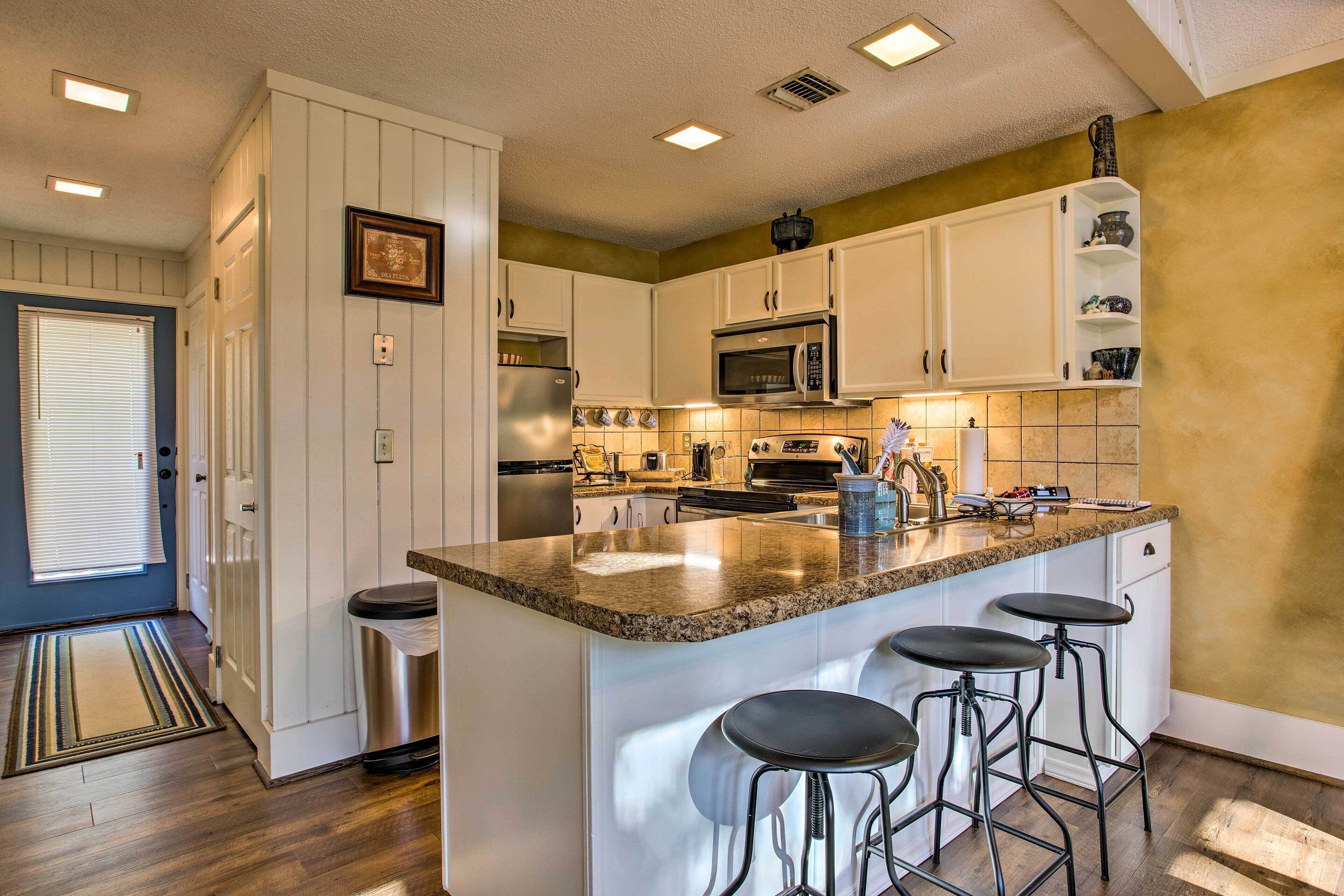 Keowee Keys Home w/ Mountains View & Lake Access!