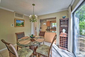 Dining - Hilton Head Resort Villa - 200 Yards From Beach! (Hilton Head Island)
