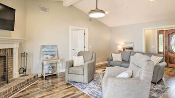 House (2 Bedrooms) | Interior