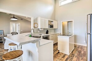 House (2 Bedrooms) | Interior - Gilbert Lakefront Retreat w/ Private Dock! (Gilbert)