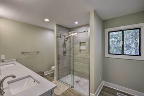 Villa (3 Bedrooms) | Bathroom | Shower - Hilton Head Escape w/ Private Beach Access! (Hilton Head Island)