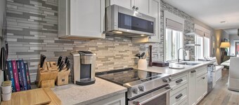 Pet-friendly Villa w/ Balcony in Bluffton!