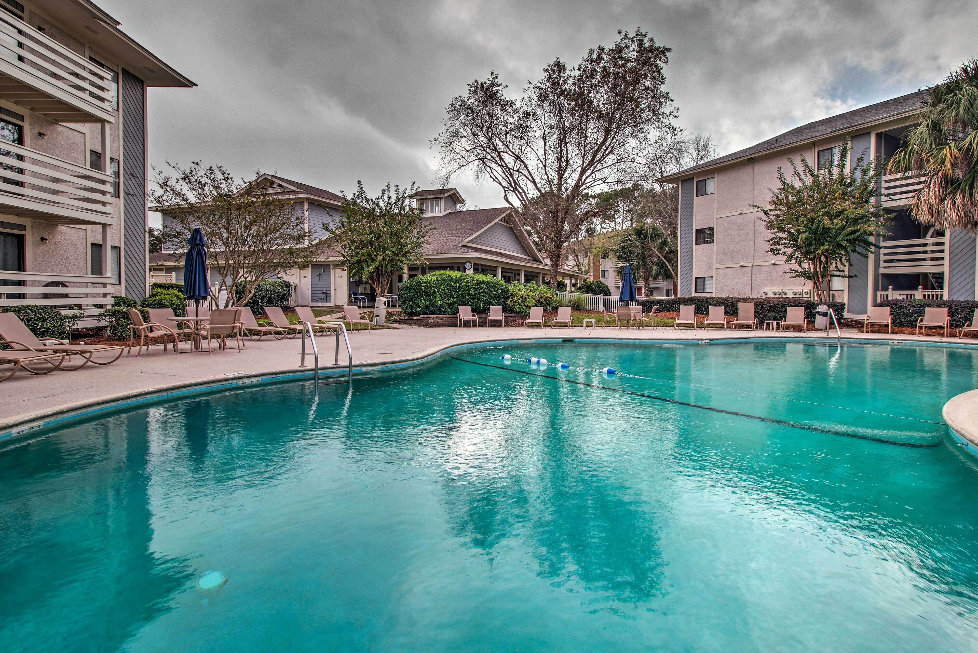 Hilton Head Condo w/ Pool Access: < ½ Mi to Beach