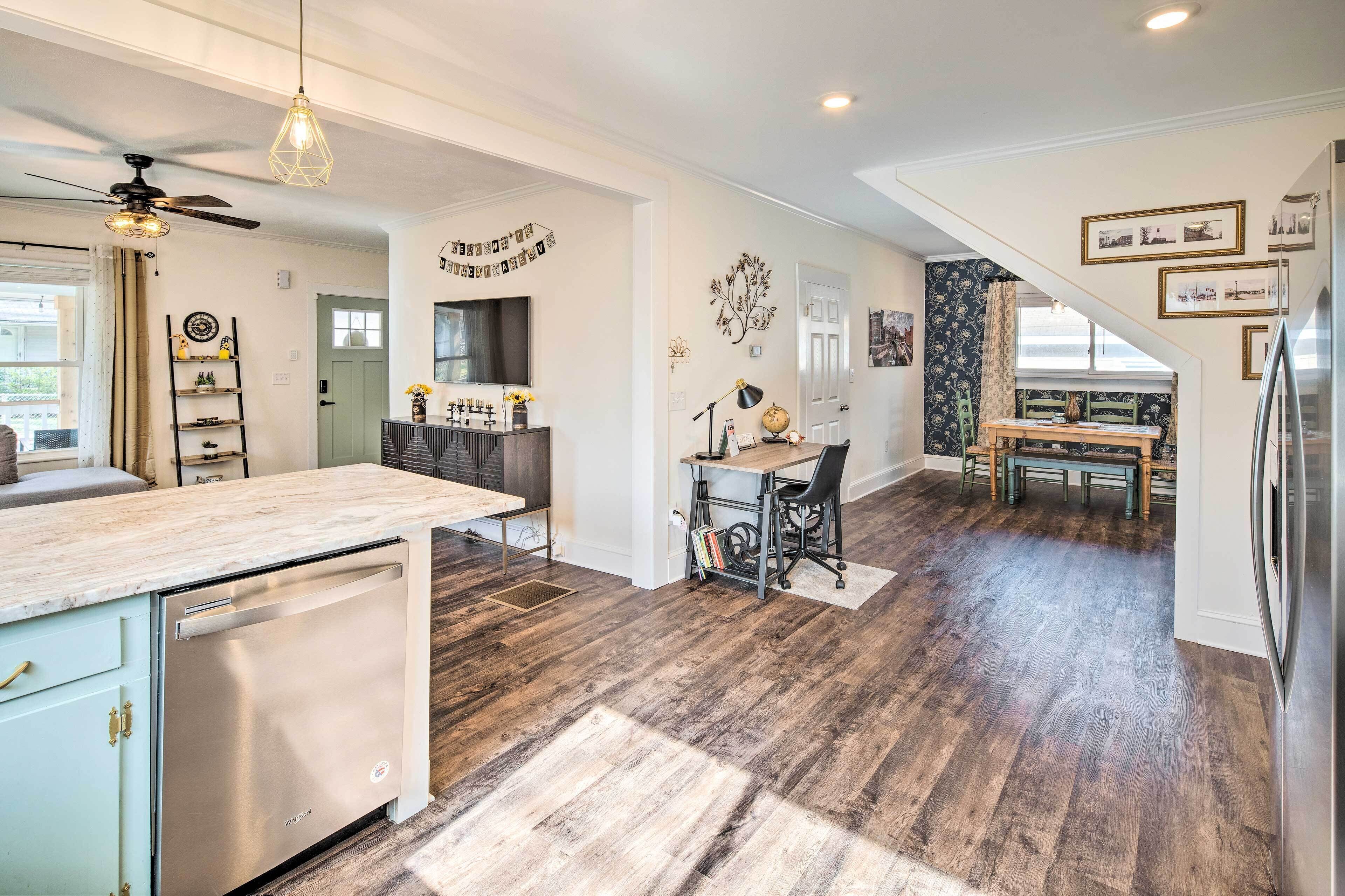 Greenville Escape w/ Deck + Fire Pit!