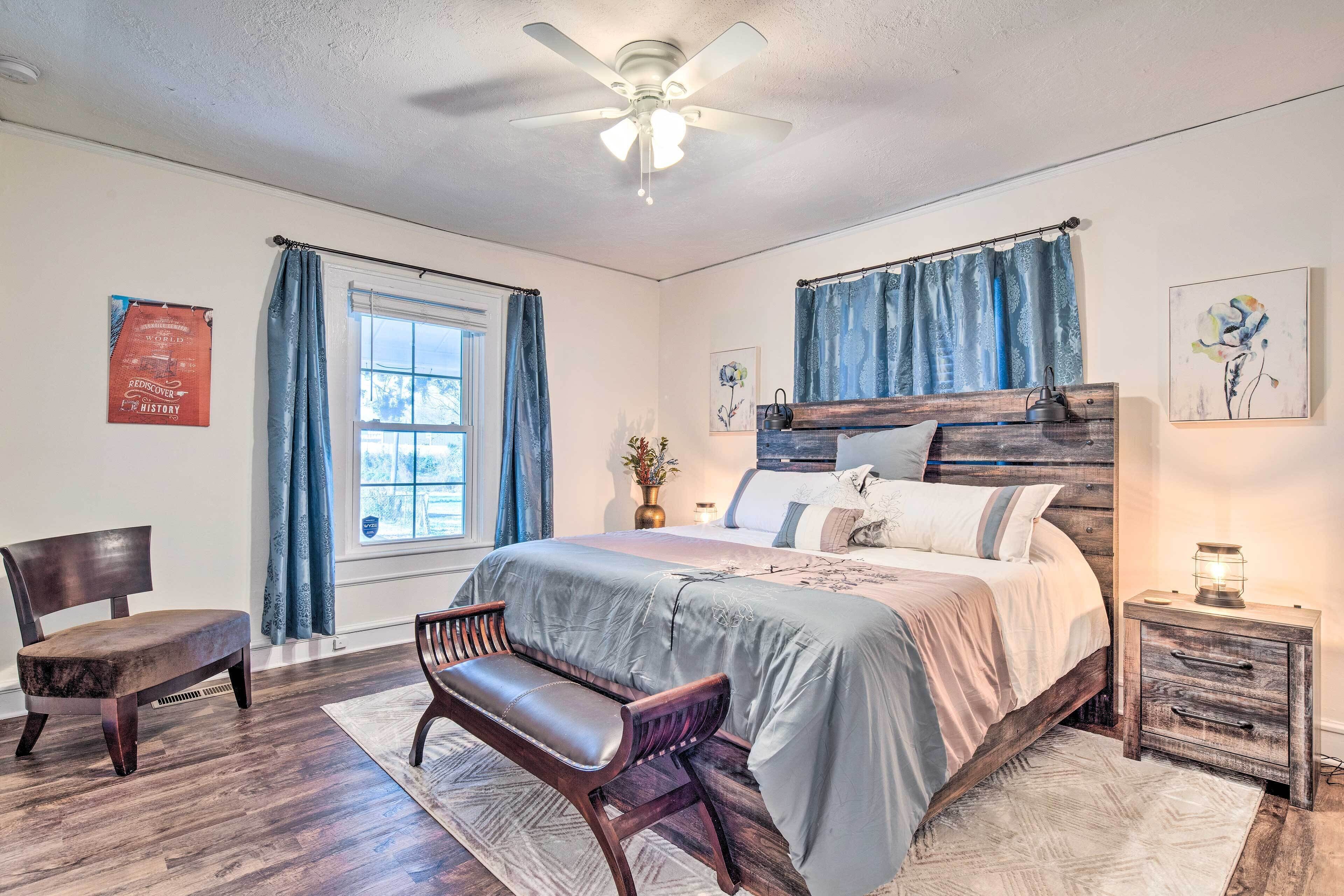 Greenville Escape w/ Deck + Fire Pit!