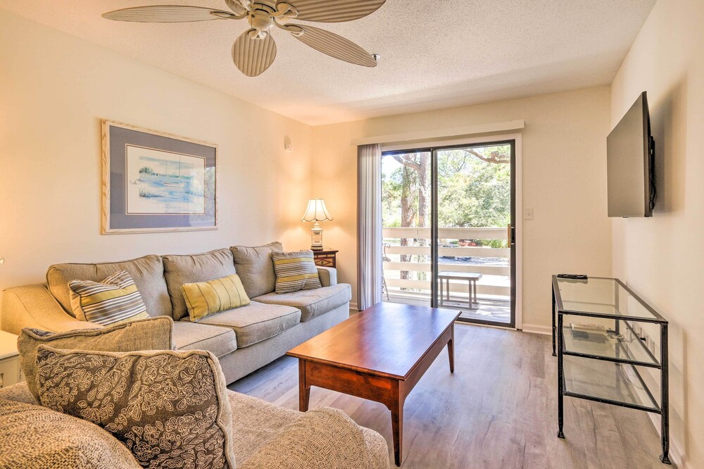 Hilton Head Condo Community Pool & Hot Tub!