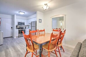 Apartment (2 Bedrooms) | Interior - Hilton Head Condo: Pool, Hot Tub & Tennis Access! (Hilton Head Island)