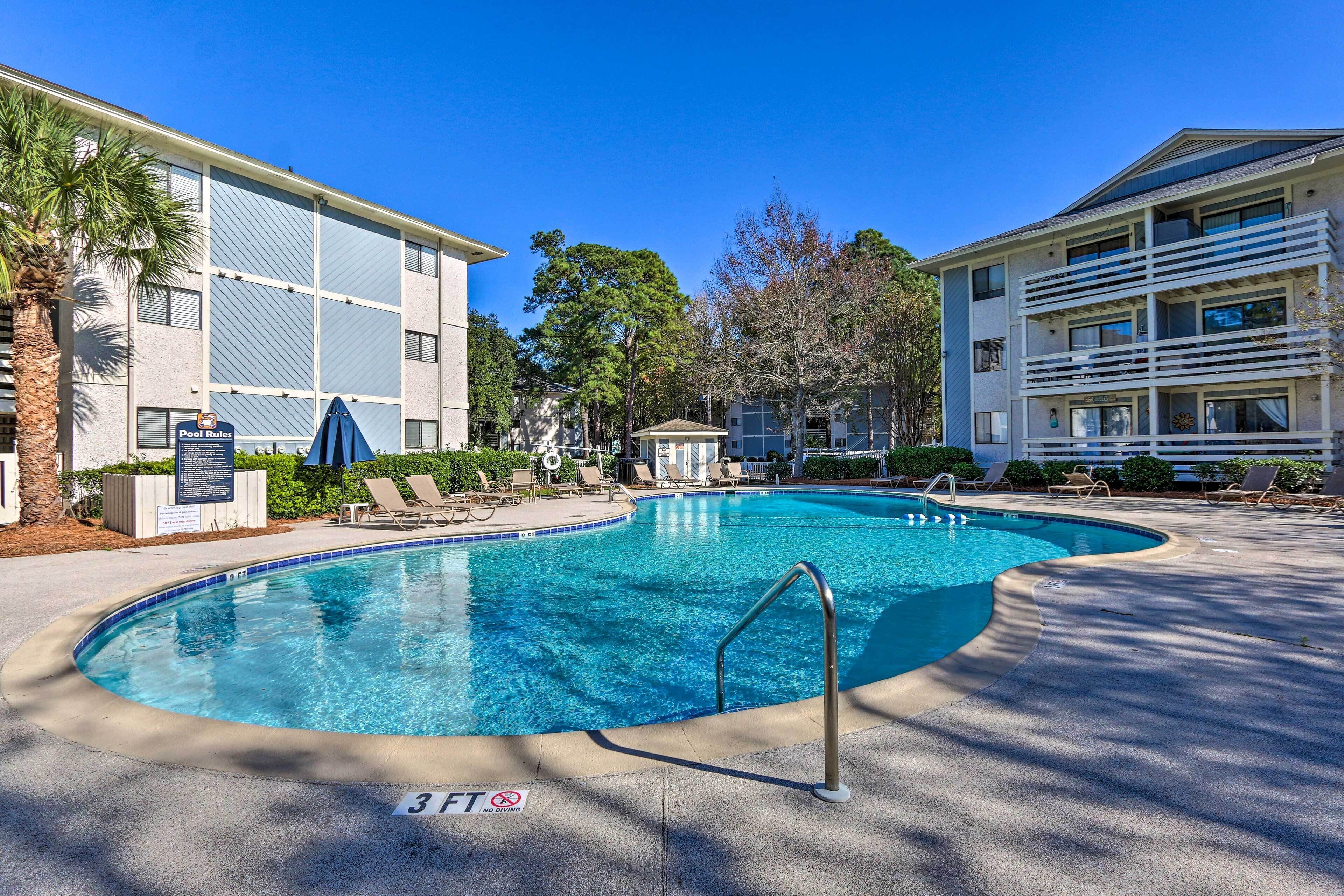 Hilton Head Condo Community Pool & Hot Tub!