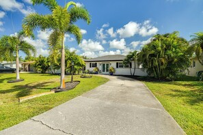 House (2 Bedrooms) | Interior - Fort Myers Bungalow - 12 Miles to the Beach! (Fort Myers)