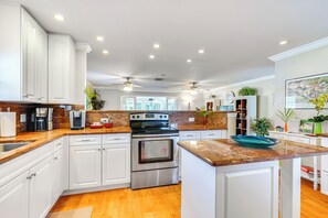 House (2 Bedrooms) | Interior - Fort Myers Bungalow - 12 Miles to the Beach! (Fort Myers)