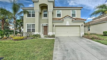 House (6 Bedrooms) | Interior