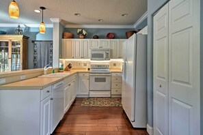 House (3 Bedrooms) | Interior