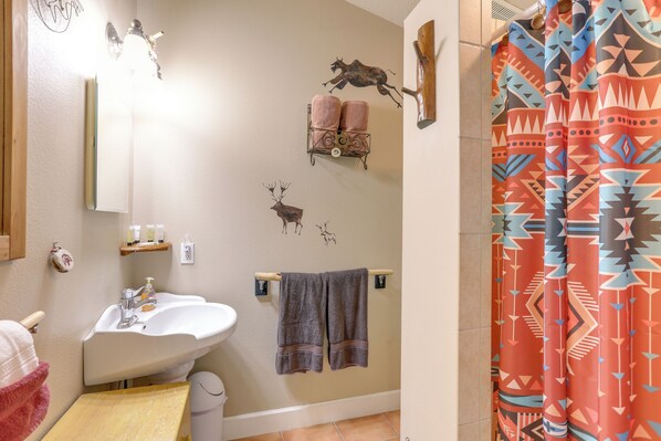 Apartment (4 Bedrooms) | Interior - 350 Ft to Beach! 'lizard Lair' in Indian Rocks (Indian Rocks Beach)