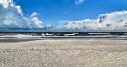 Indian Shores Condo w/ Dock & Beach Access!