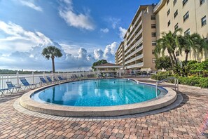 Apartment (2 Bedrooms) | Interior - Indian Shores Condo w/ Dock & Beach Access! (Indian Shores)