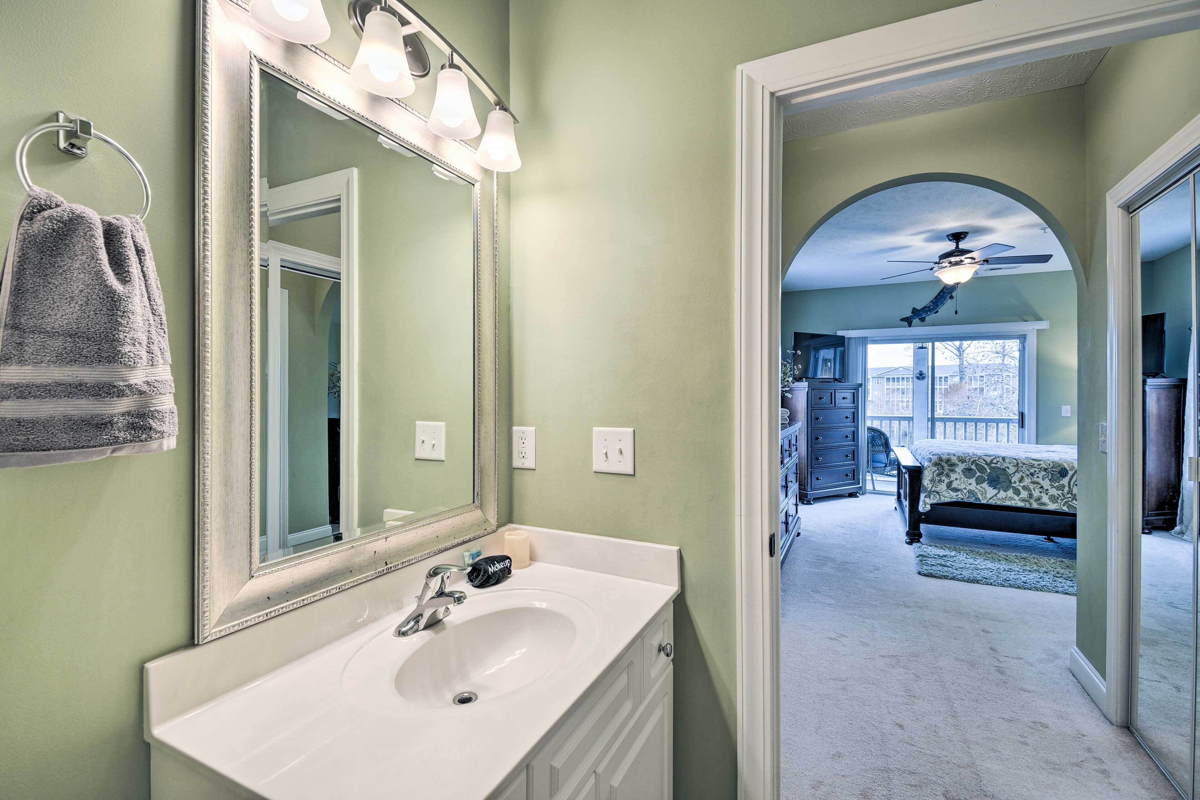 Kid-friendly Condo w/ Grill, 5 Mi to Beach