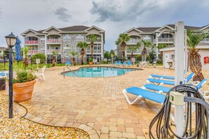 Apartment (2 Bedrooms) | Pool | Outdoor pool