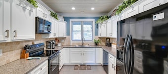 Lake Keowee Condo w/ Balcony & Resort Amenities!