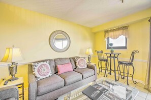 TV - Homey Myrtle Beach Condo w/ Resort Amenities! (Myrtle Beach)