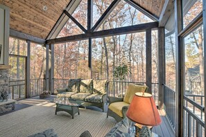 Cottage (3 Bedrooms) | Interior - Lake Keowee Cottage w/ Deck & Private Dock! (Seneca)
