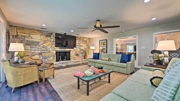 House (4 Bedrooms) | Interior