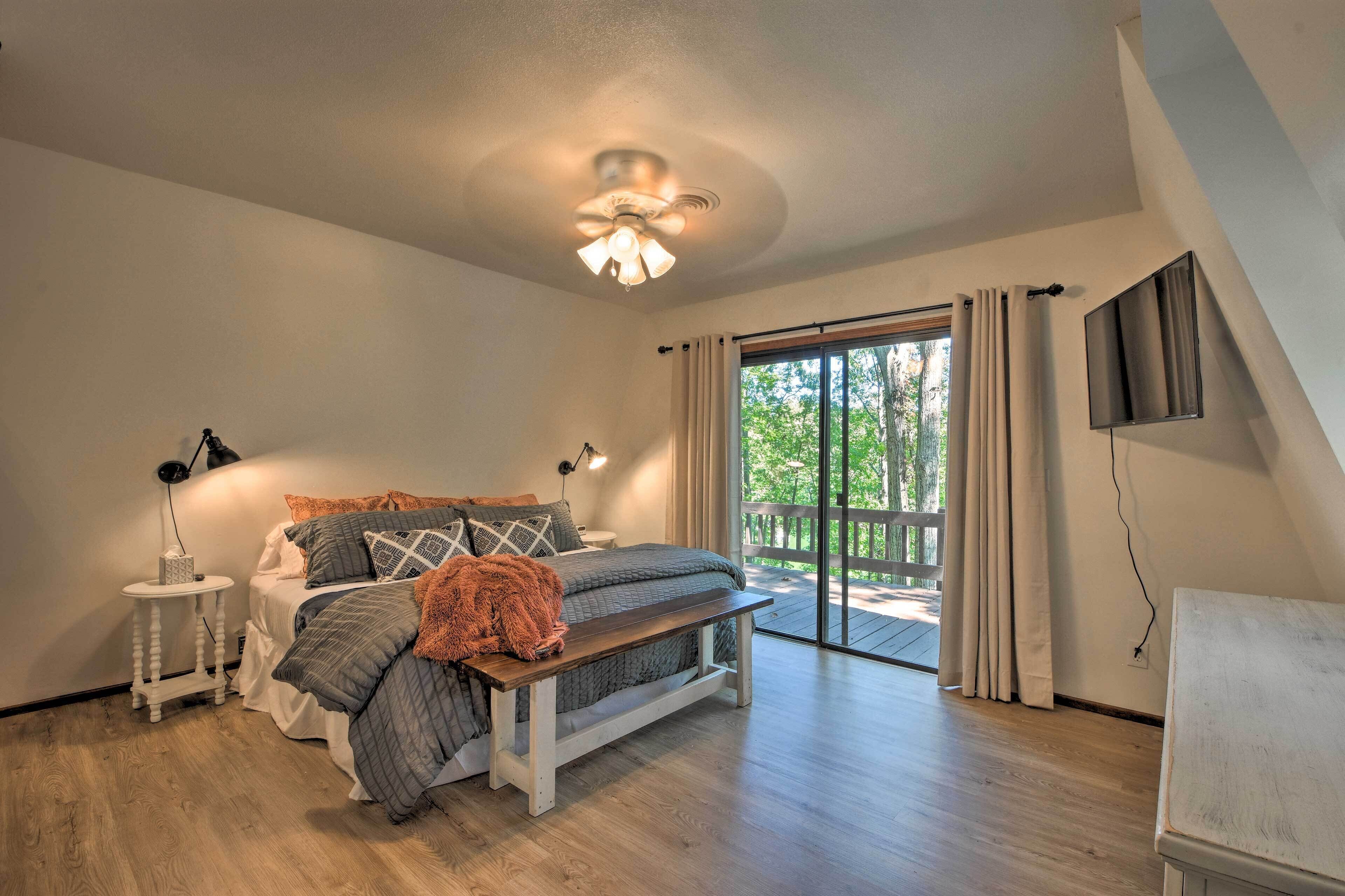 Lake Hartwell Home w/ Dock < 10 Miles to Clemson!