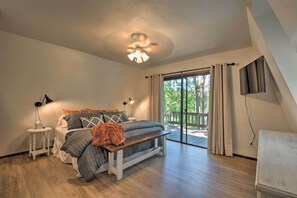 House (2 Bedrooms) | Interior - Lake Hartwell Home w/ Dock < 10 Miles to Clemson! (Seneca)