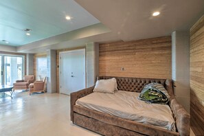 House (6 Bedrooms) | Interior