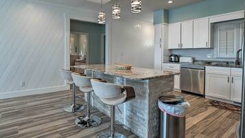 House (6 Bedrooms) | Interior