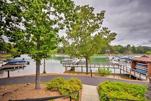 Marina - Lakefront Condo w/ Resort-style Amenities + Marina (Salem)