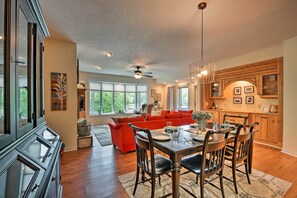 Dining - Lakefront Condo w/ Resort-style Amenities + Marina (Salem)