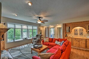 Apartment (2 Bedrooms) | Interior - Lakefront Condo w/ Resort-style Amenities + Marina (Salem)