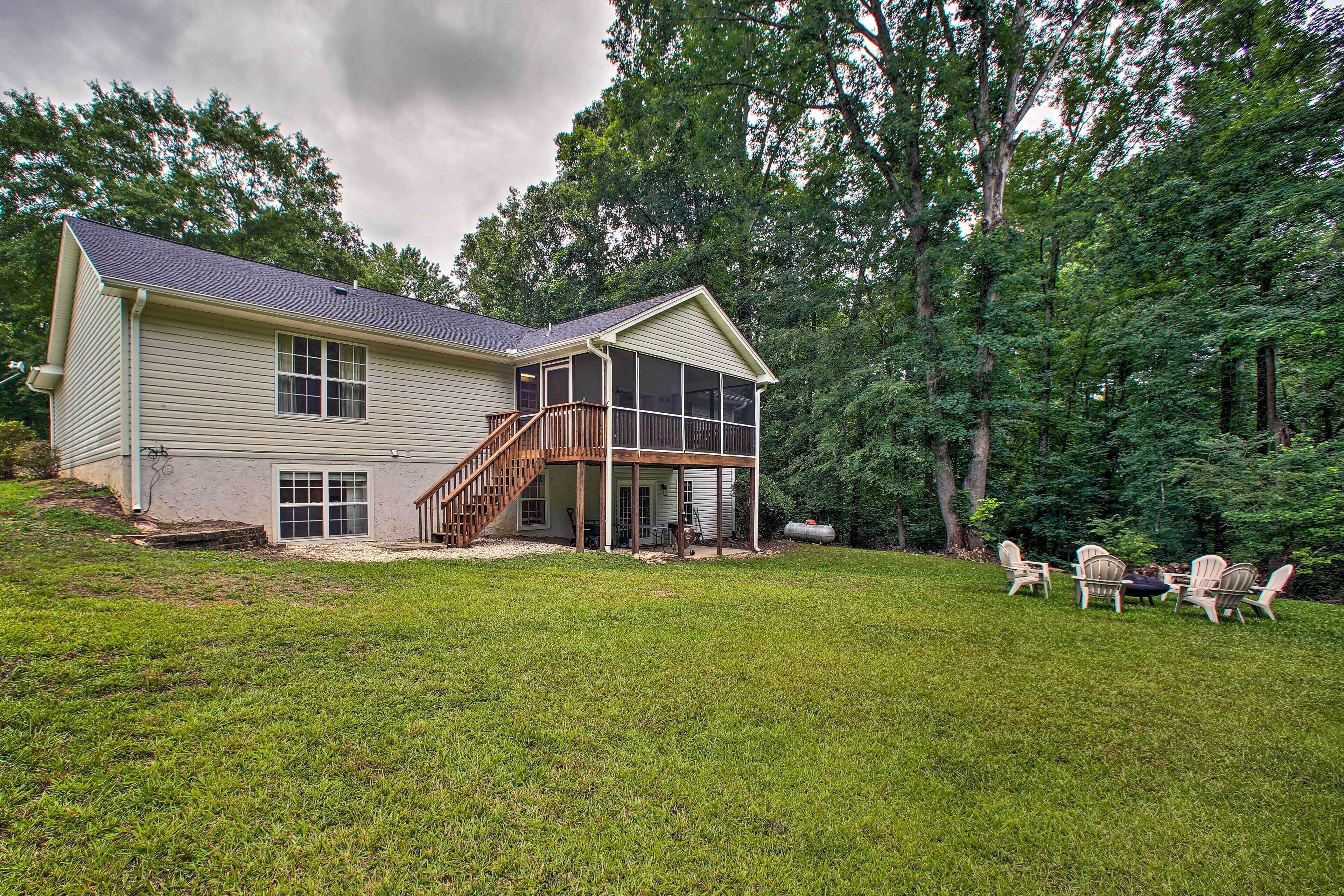 Lakefront Townville Getaway w/ Private Dock!