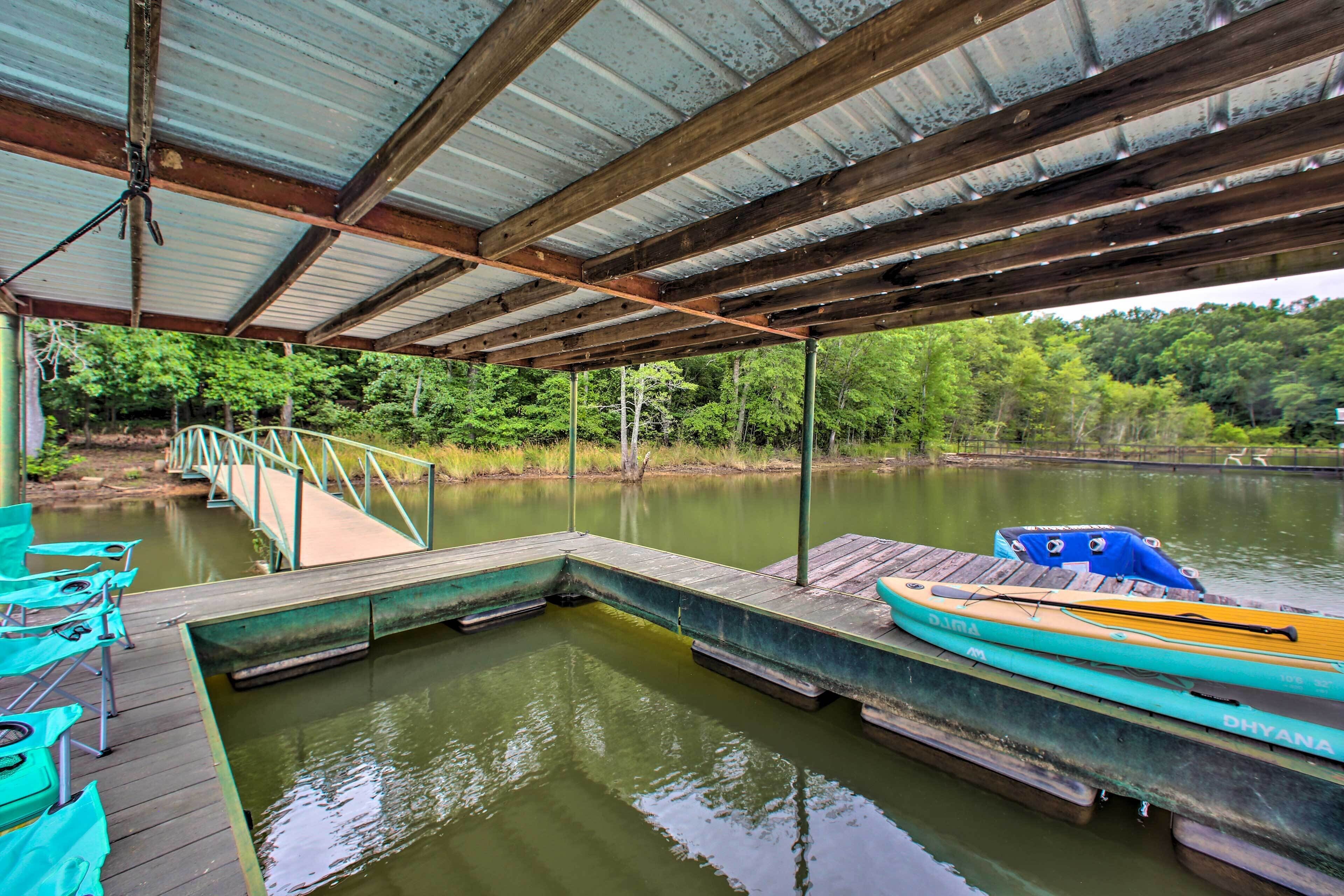 Lakefront Townville Getaway w/ Private Dock!