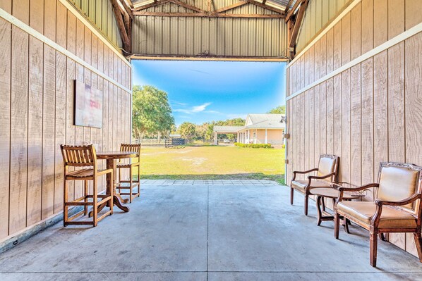Outdoor dining - Lady Lake Studio - 7 Mi Lake Griffin State Park! (Lady Lake)