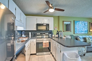 Interior - Murrells Inlet Condo w/ Ocean Views & Pool Access! (Murrells Inlet)