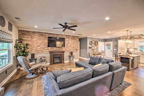 2 Mi to Downtown: Luxe Greenville Retreat!