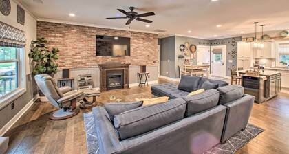 2 Mi to Downtown: Luxe Greenville Retreat!