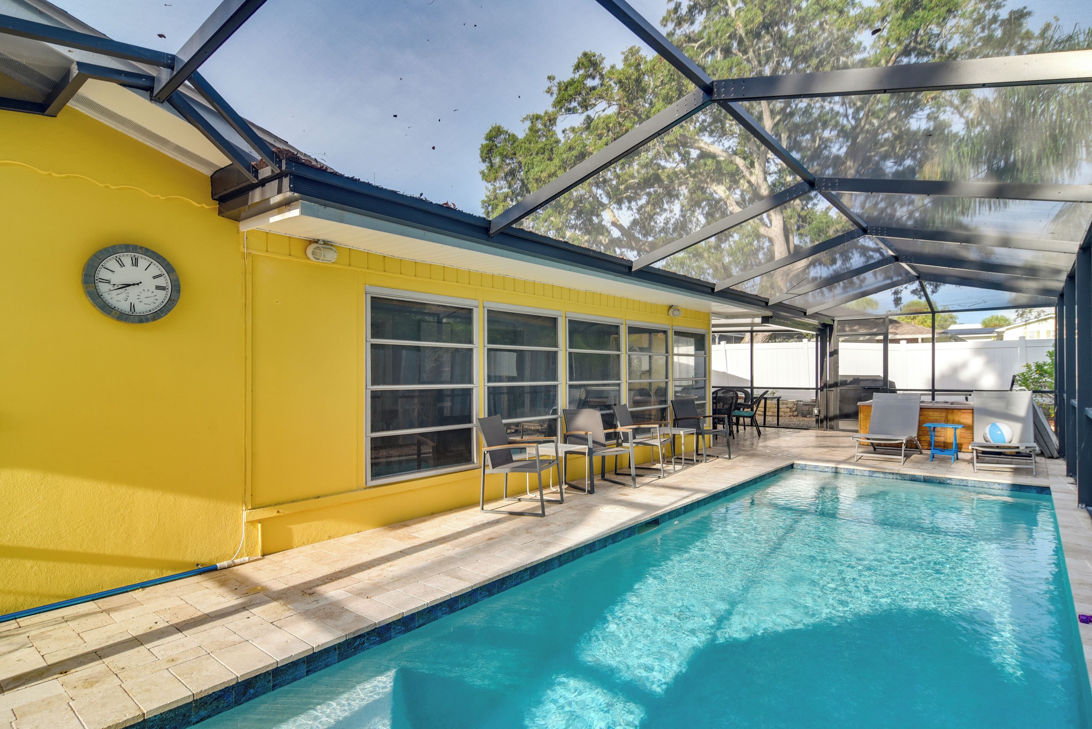 Largo Home W/private Pool & Spa, 4 Miles to Beach!