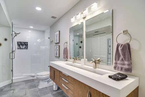 Modern Isla Del Sol Condo: Walk to St. Pete Beach!