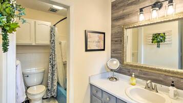 House (3 Bedrooms) | Bathroom