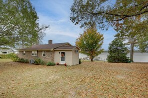 House (3 Bedrooms) | Interior - Lakefront House w/ Boat Ramp, Dock & Sunset Views! (Cross Hill)