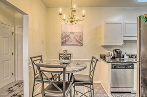 Apartment (1 Bedroom) | Interior - 1 Mi to Coast: Myrtle Beach Condo w/ Pool Access! (Myrtle Beach)