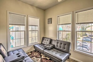 Apartment (1 Bedroom) | Interior - 1 Mi to Coast: Myrtle Beach Condo w/ Pool Access! (Myrtle Beach)