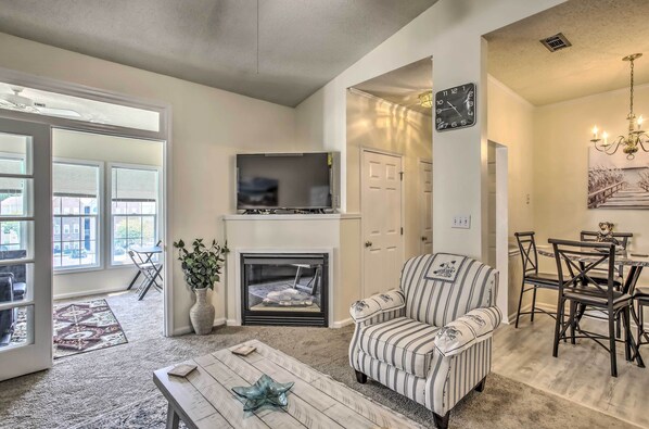 Apartment (1 Bedroom) | Interior - 1 Mi to Coast: Myrtle Beach Condo w/ Pool Access! (Myrtle Beach)